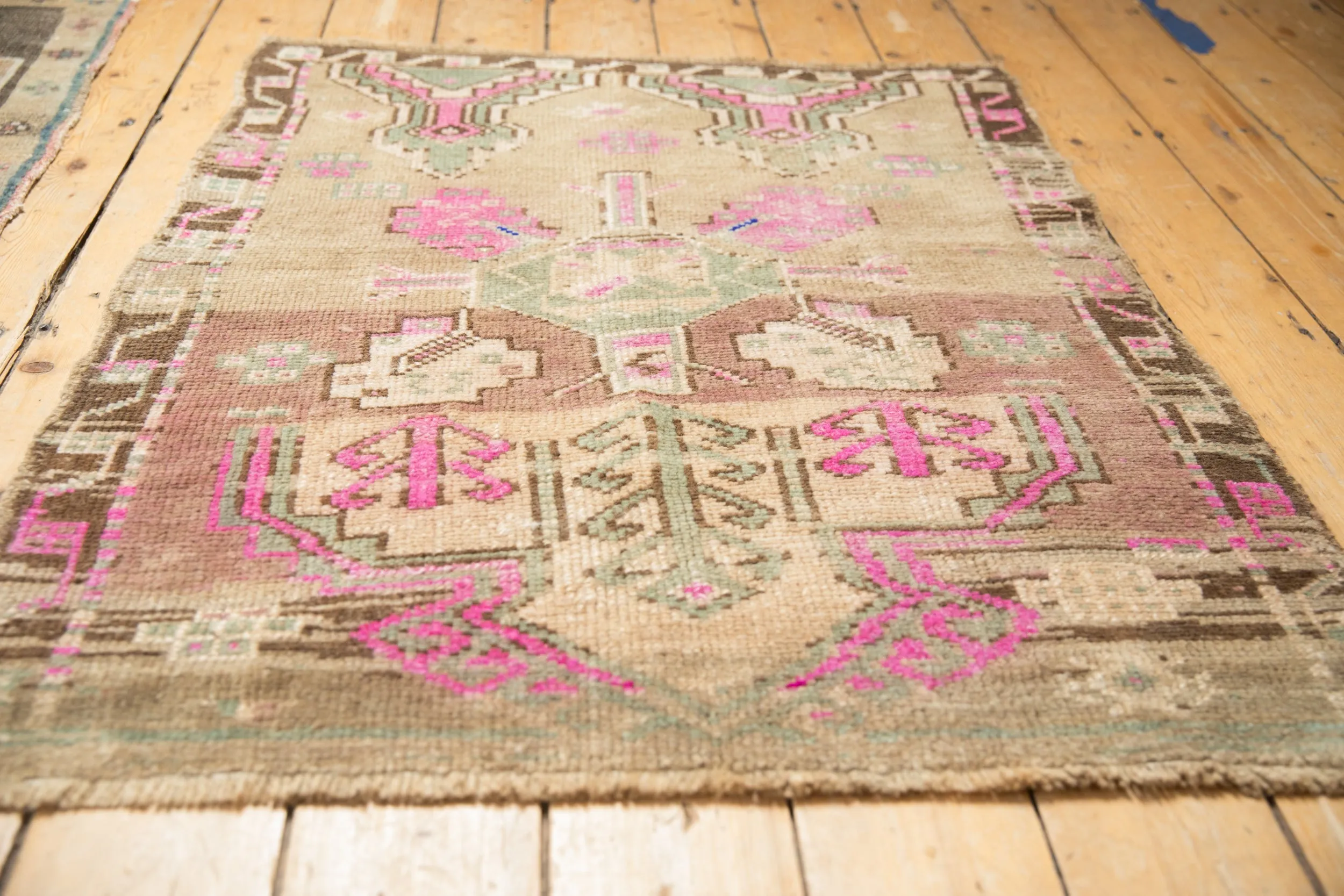 3x3.5 Vintage Distressed Kars Square Rug