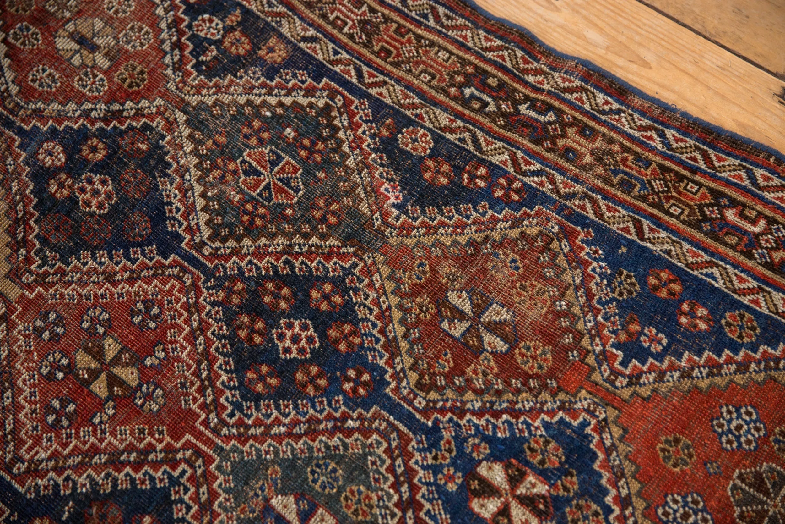 4x4.5 Antique Qashqai Square Rug