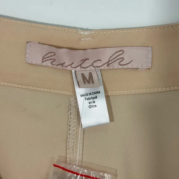 Anthropologie Hutch Women’s Size Medium Neutral Beige Pleated Utility Shorts NWT