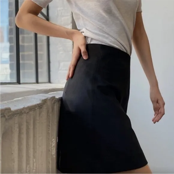 BABATON | NWT! $110 Aritzia Hopper Suede A-line Mini Skirt in Black, Size 4