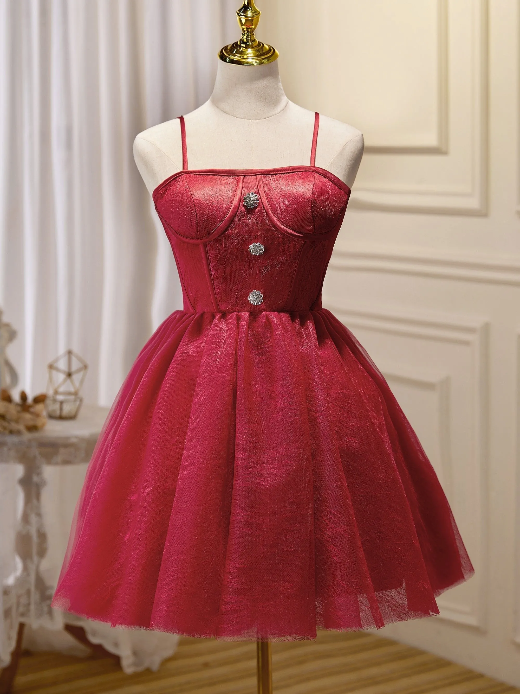 Chic Burgundy Spaghetti Straps Lace Tulle Short Homecoming Dresses