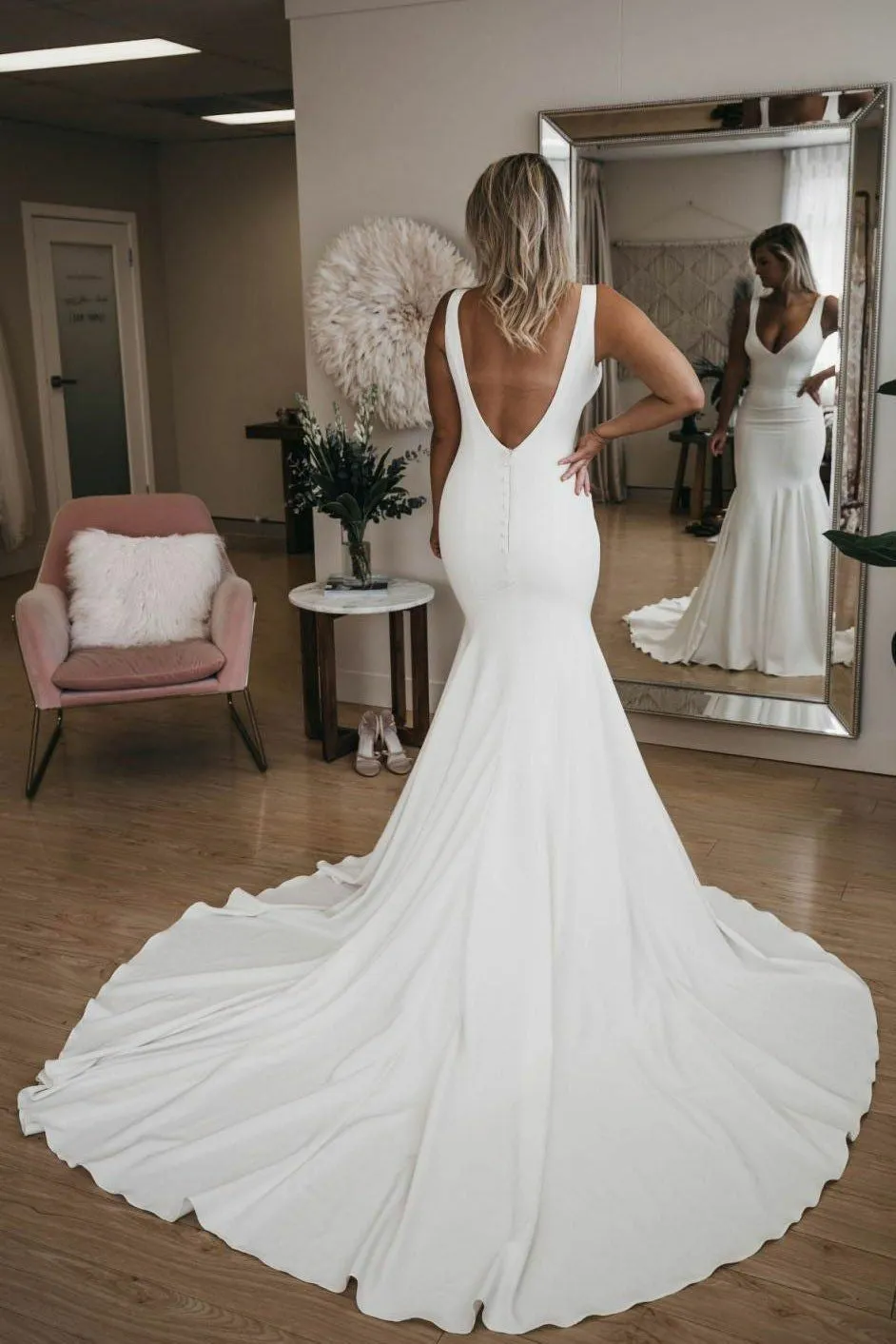 Chic V-neckline Mermaid Wedding Dress with Long Train