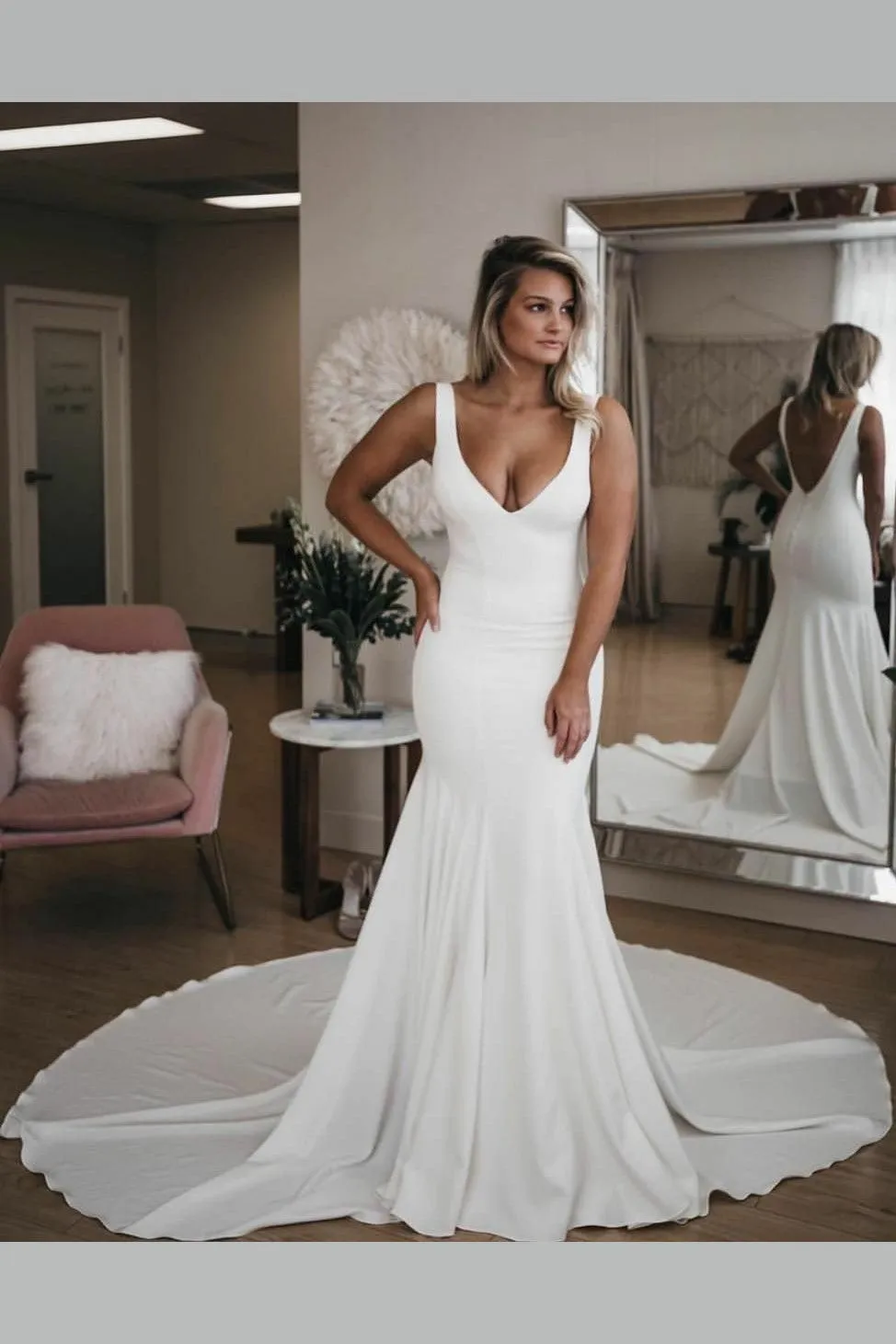 Chic V-neckline Mermaid Wedding Dress with Long Train