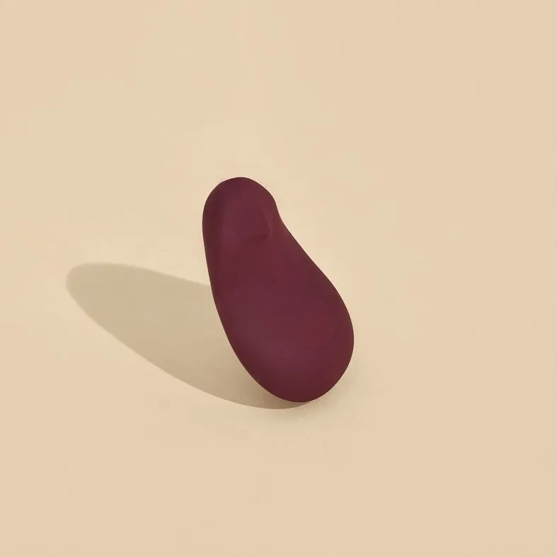 Dame: Pom Flexible Vibrator - Plum