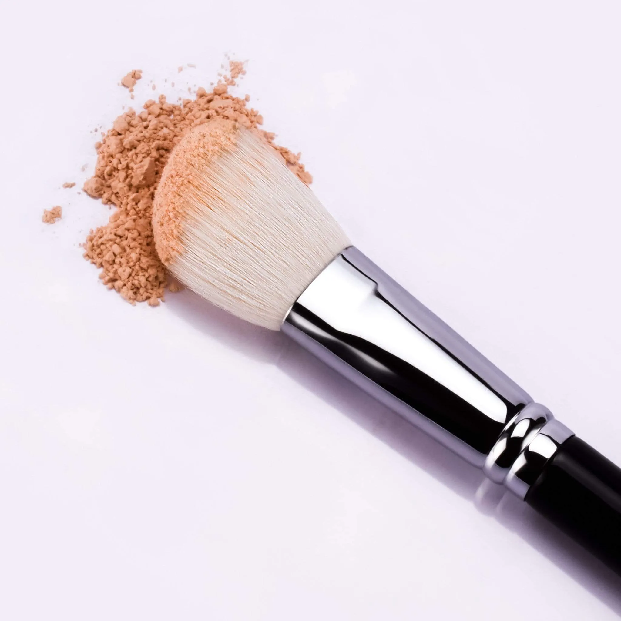 F610 - SMALL ANGLED CONTOUR BRUSH