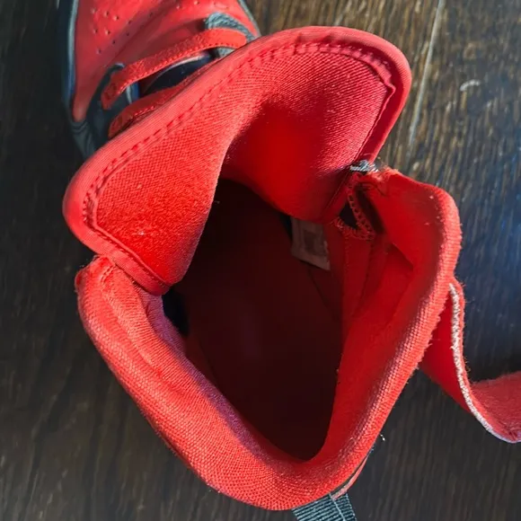 Jordan 1 High FlyEase Sneakers.