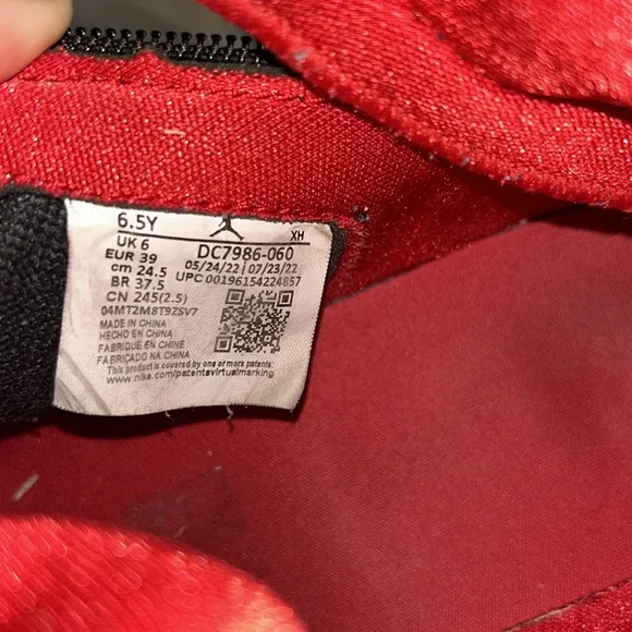 Jordan 1 High FlyEase Sneakers.