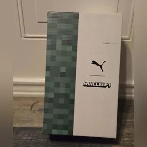 Kids puma sneakers size 6