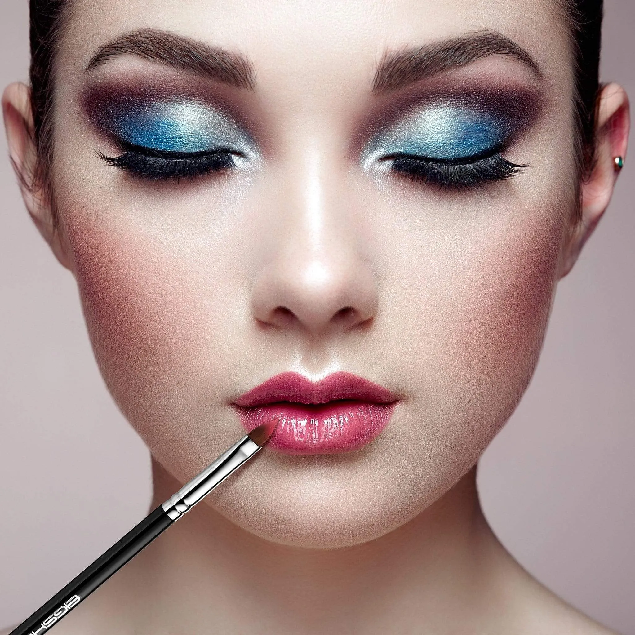 L302 - LIP BRUSH