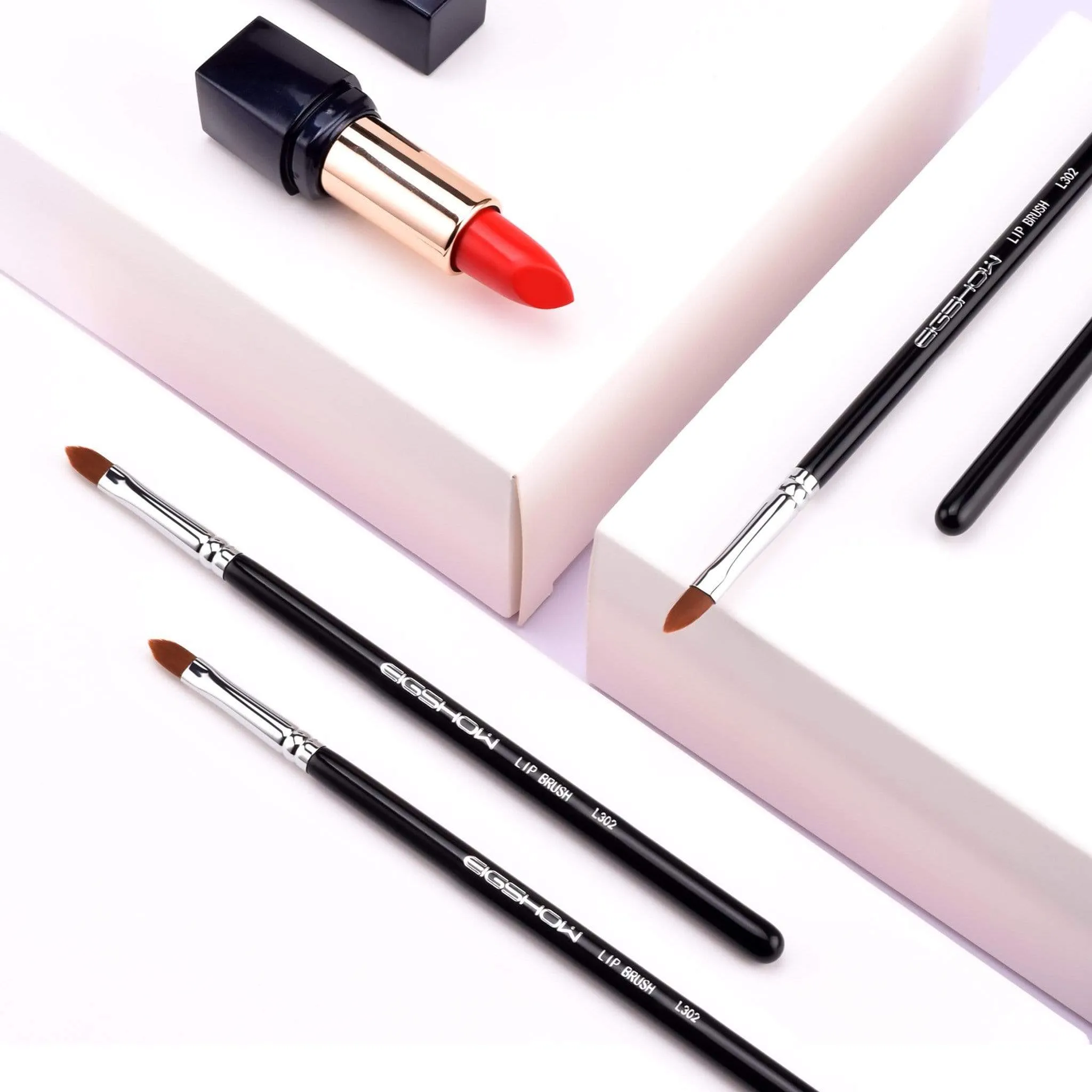 L302 - LIP BRUSH