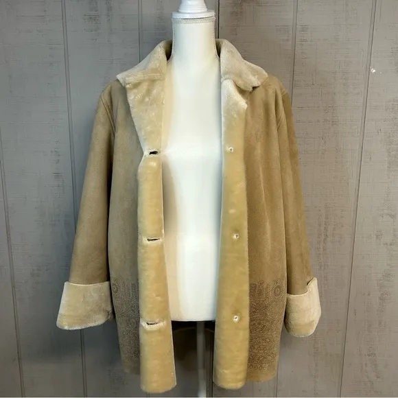 Liz Claiborne Faux Suede Jacket Coat Size M Buttons Sherpa Lined Pockets Classic