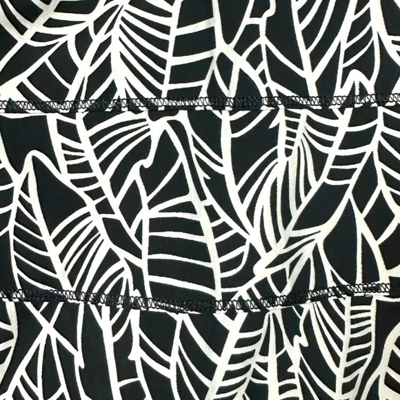 Lululemon Pace Rival Skirt Skort Size 6 Black White Leaves Angel Wing HTF