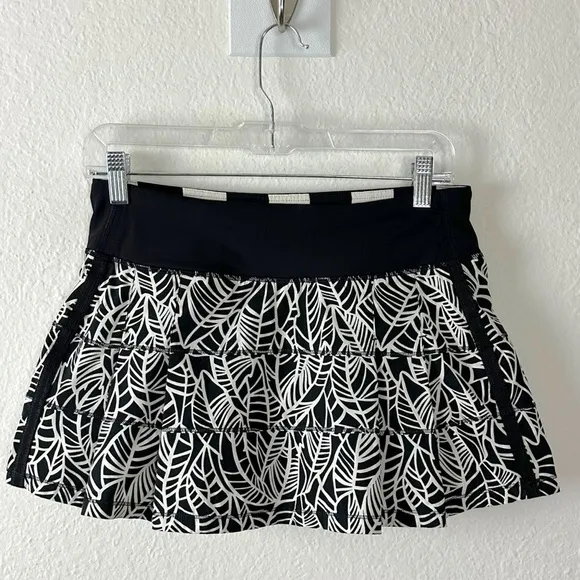 Lululemon Pace Rival Skirt Skort Size 6 Black White Leaves Angel Wing HTF