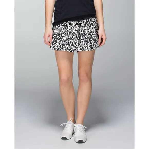 Lululemon Pace Rival Skirt Skort Size 6 Black White Leaves Angel Wing HTF