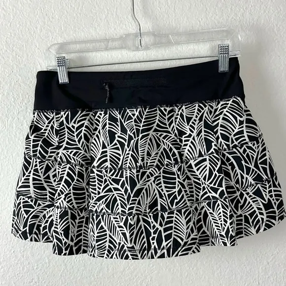 Lululemon Pace Rival Skirt Skort Size 6 Black White Leaves Angel Wing HTF