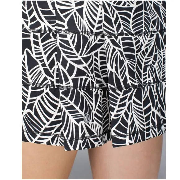 Lululemon Pace Rival Skirt Skort Size 6 Black White Leaves Angel Wing HTF