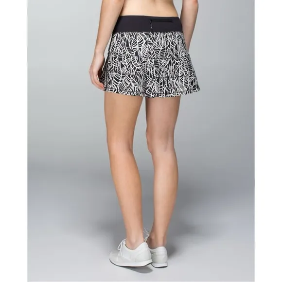 Lululemon Pace Rival Skirt Skort Size 6 Black White Leaves Angel Wing HTF