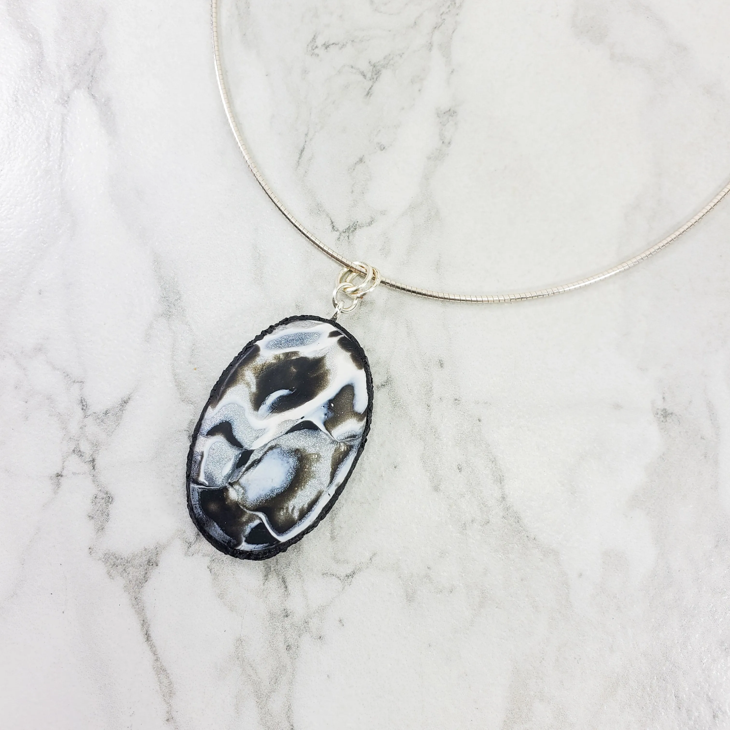 Medium Oval Pendant - Calacatta