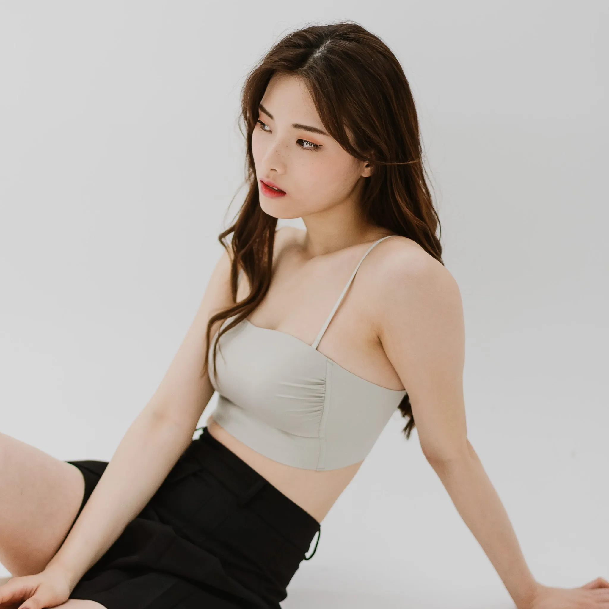 Minimalist Chic! Ruched Lightly-Lined Seamless Midi Strapless Wireless Bra in Hojicha Latte