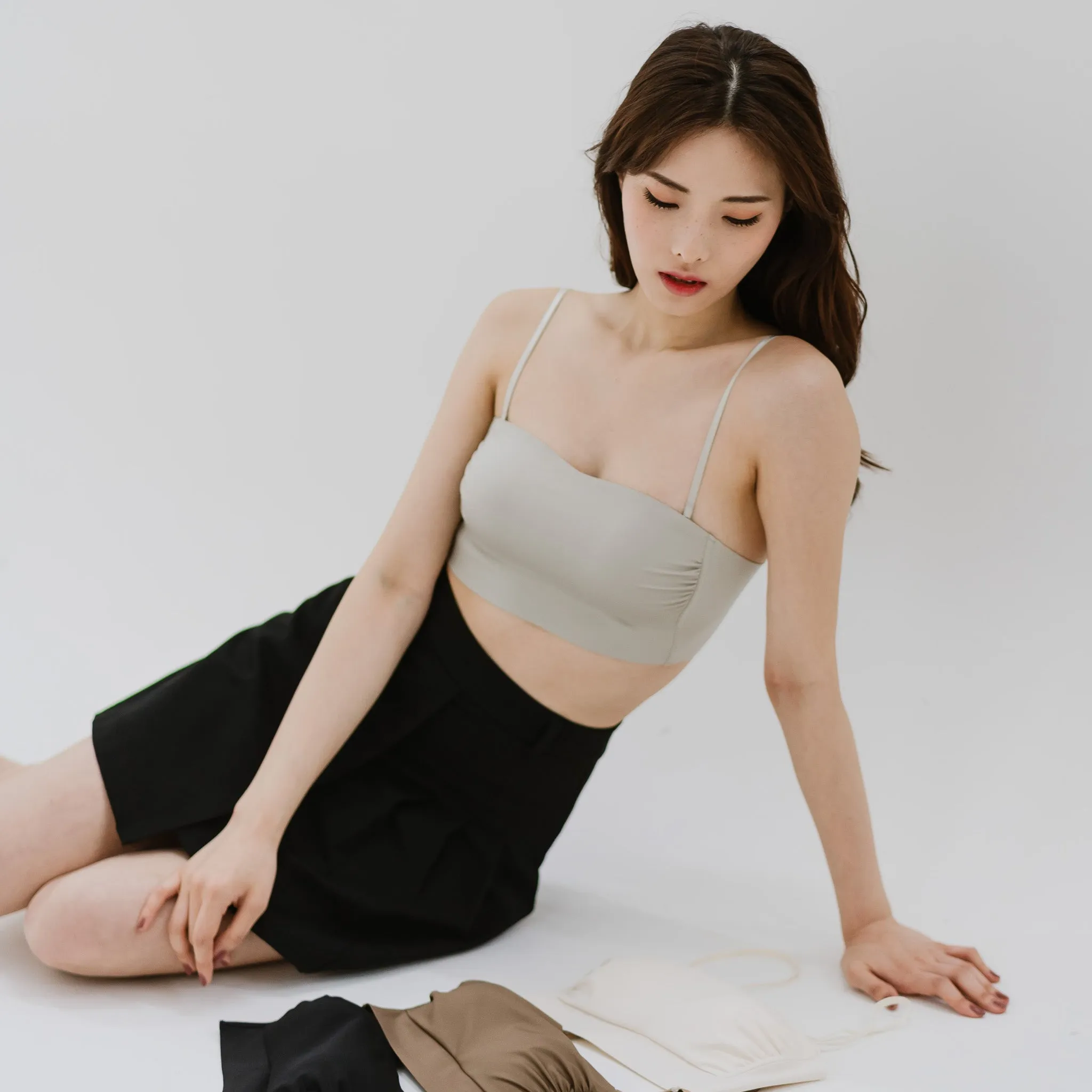 Minimalist Chic! Ruched Lightly-Lined Seamless Midi Strapless Wireless Bra in Hojicha Latte