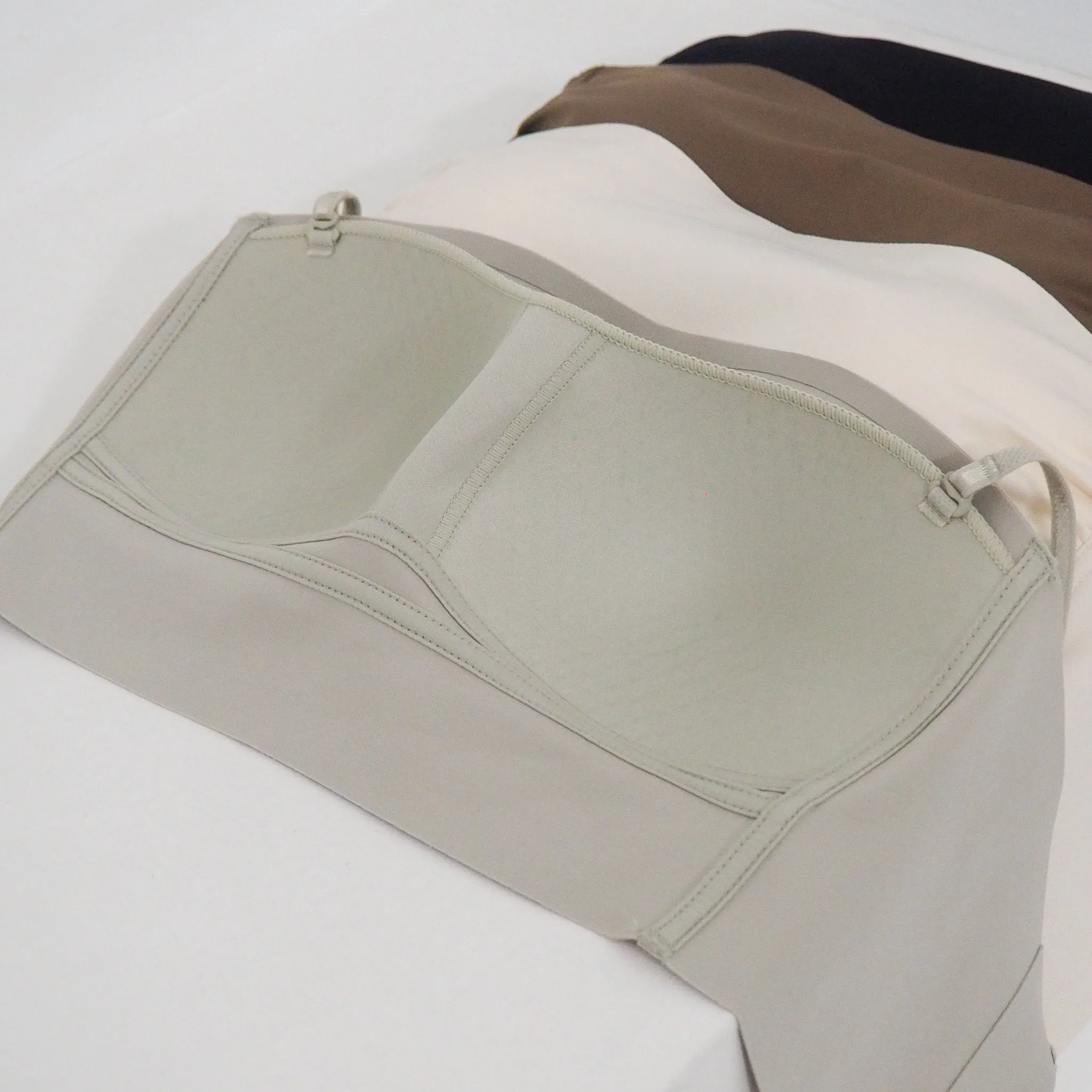 Minimalist Chic! Ruched Lightly-Lined Seamless Midi Strapless Wireless Bra in Hojicha Latte