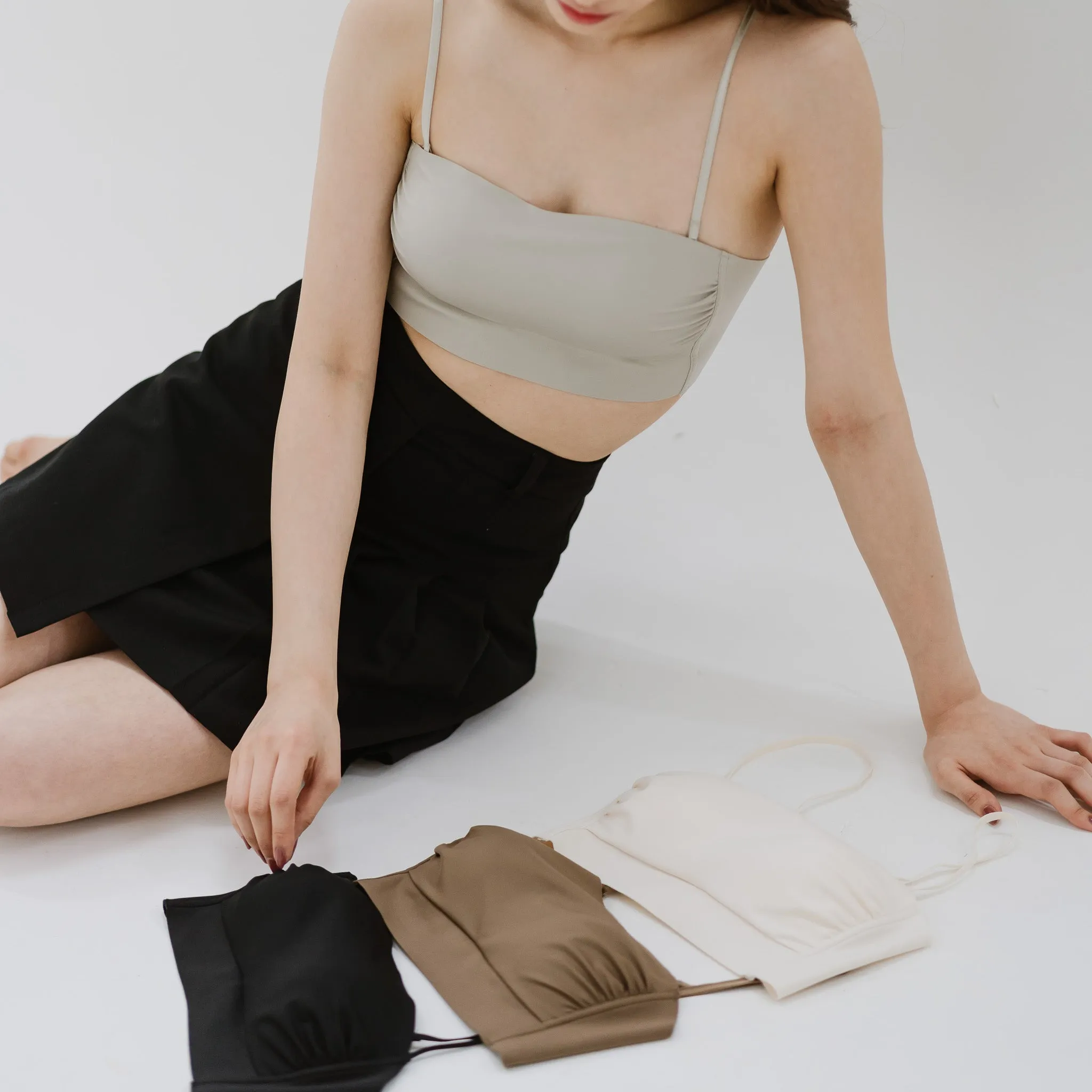 Minimalist Chic! Ruched Lightly-Lined Seamless Midi Strapless Wireless Bra in Hojicha Latte