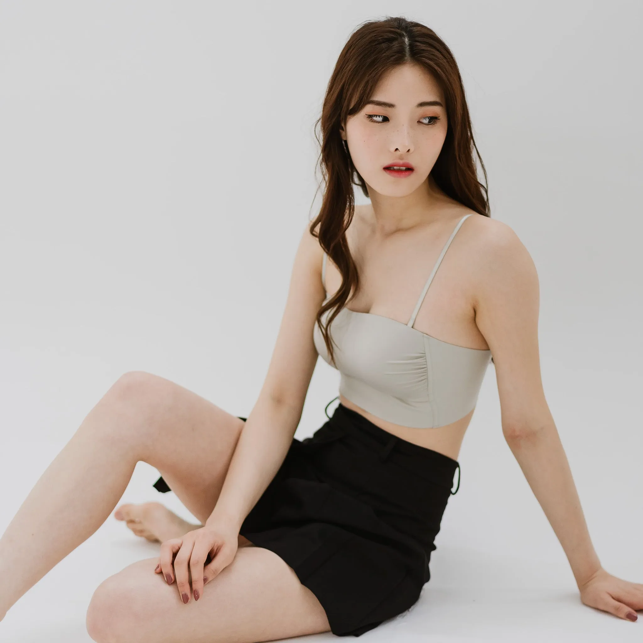 Minimalist Chic! Ruched Lightly-Lined Seamless Midi Strapless Wireless Bra in Hojicha Latte