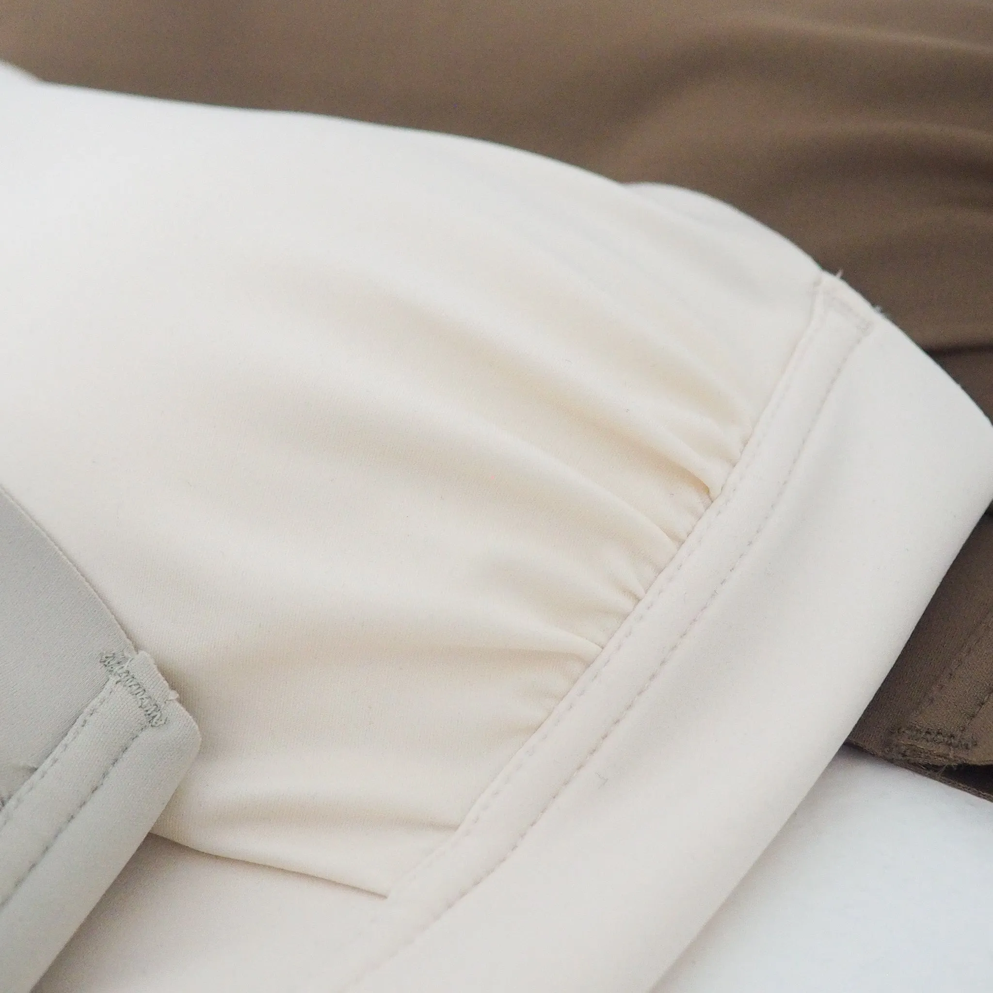 Minimalist Chic! Ruched Lightly-Lined Seamless Midi Strapless Wireless Bra in Hojicha Latte