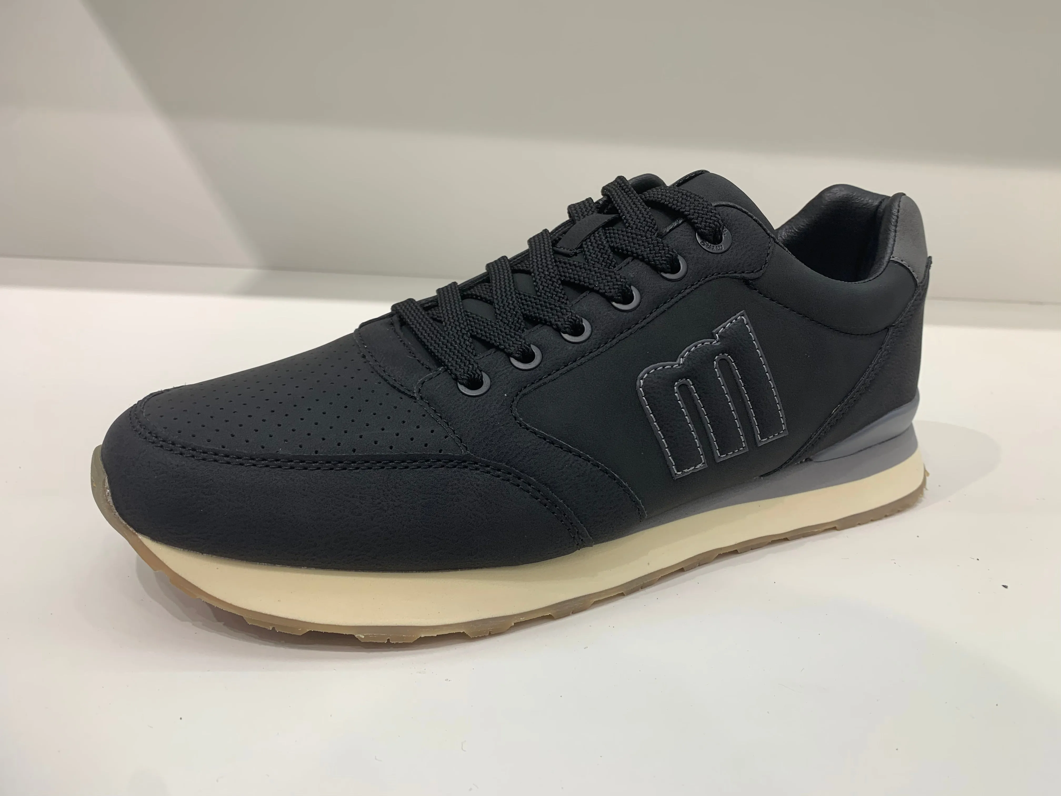 NOMAD BLACK