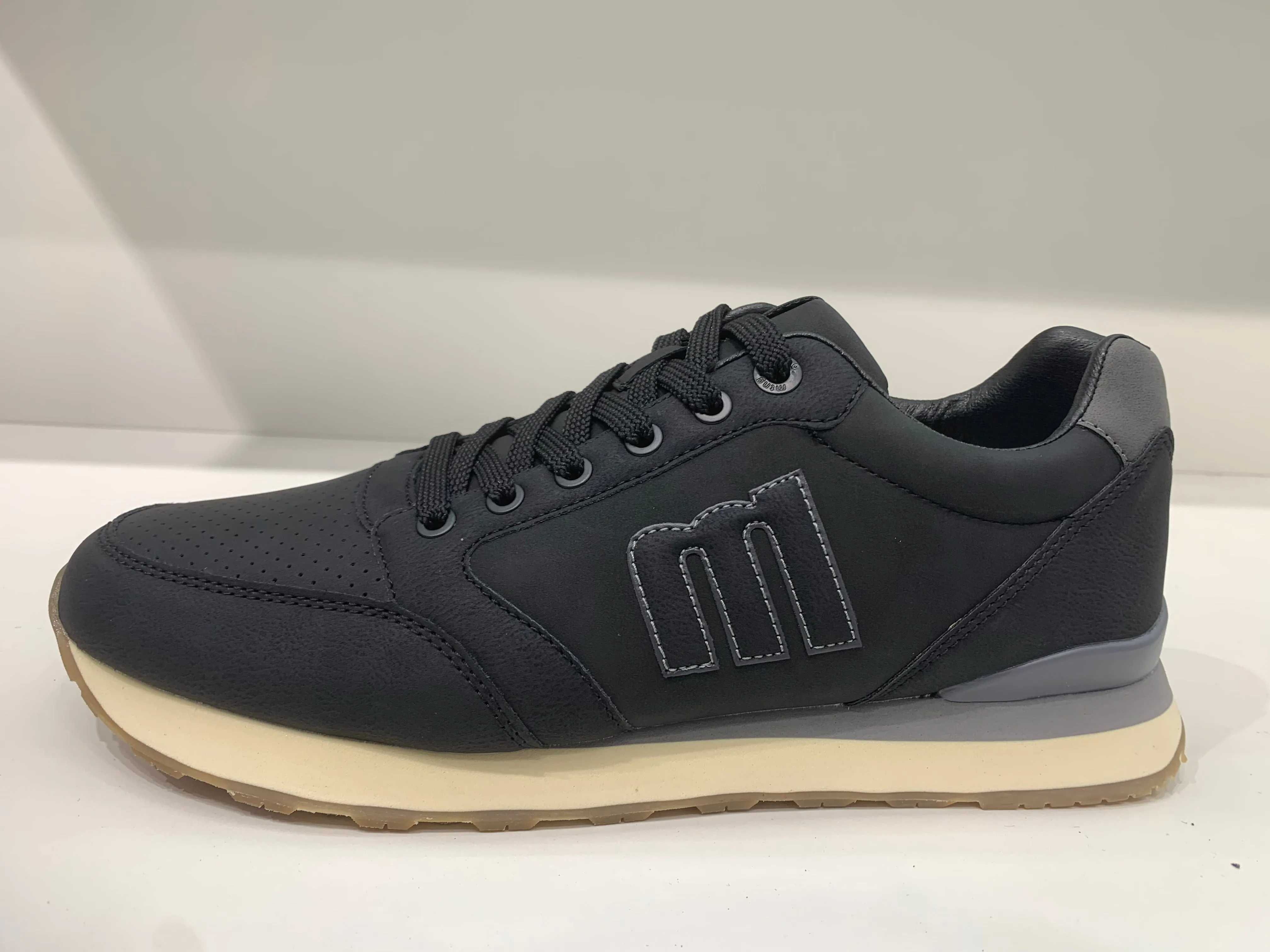 NOMAD BLACK