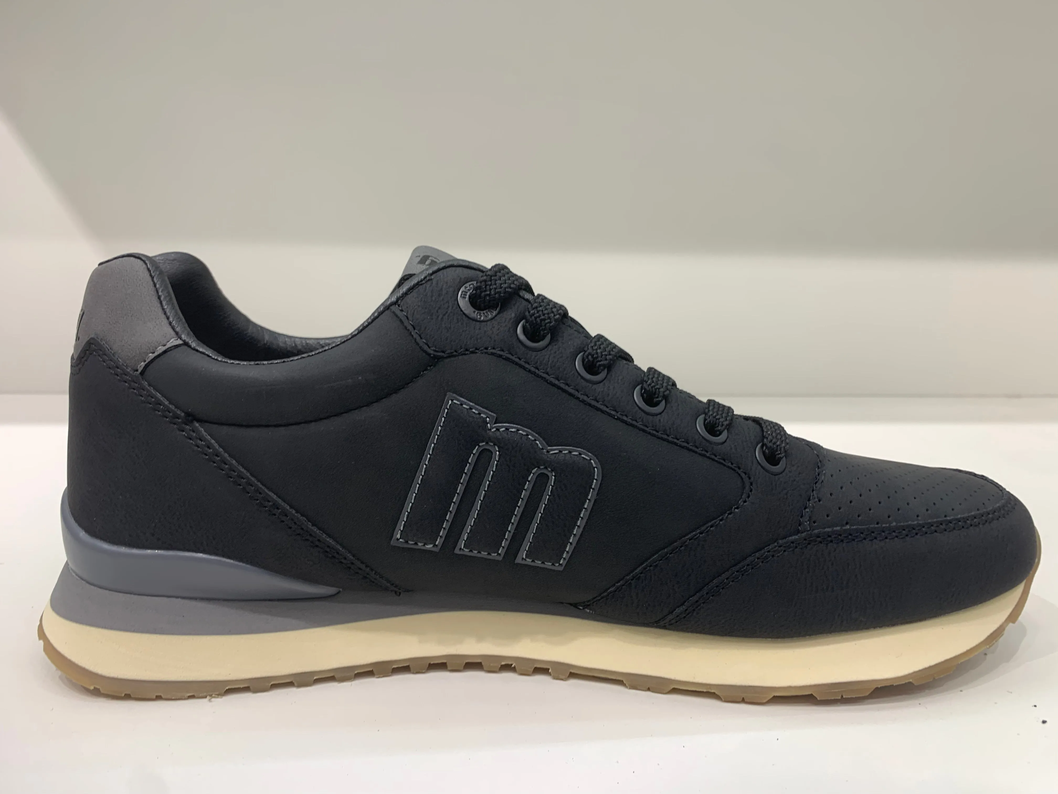 NOMAD BLACK