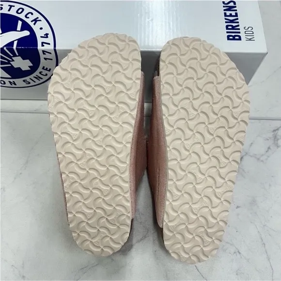 NWT  Kids Birkenstock Arizona Shearling In Light Rose  Size: US 11