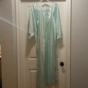 Undercover Wear Vtg 80’s Lace trim Satin nightgown size small nwt