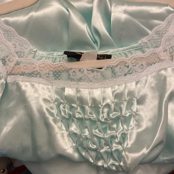 Undercover Wear Vtg 80’s Lace trim Satin nightgown size small nwt