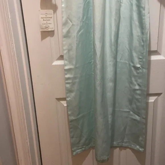 Undercover Wear Vtg 80’s Lace trim Satin nightgown size small nwt