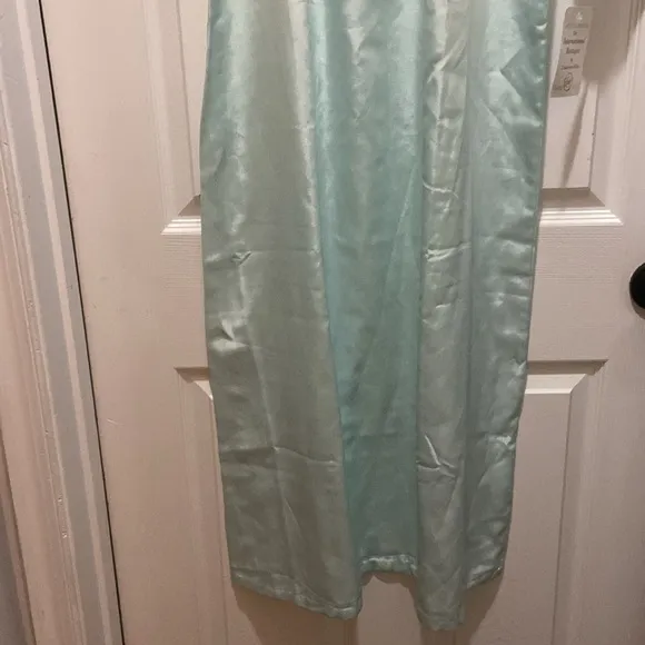 Undercover Wear Vtg 80’s Lace trim Satin nightgown size small nwt